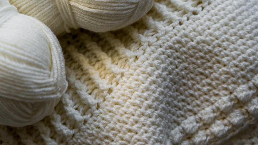 Fir Alb Pe Alb Tricot Textil