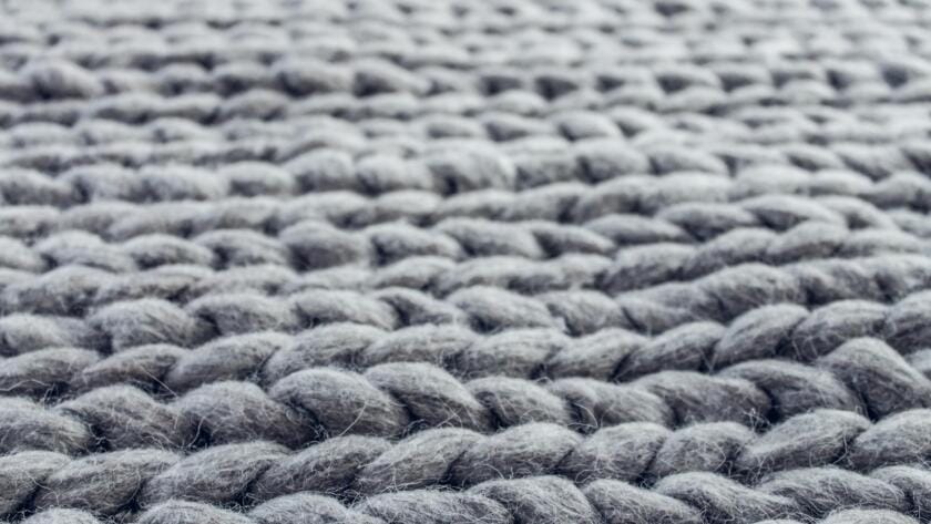 Durabilă Fire Opțiuni Pentru Mediu – Astfel Încât Să Puteți Tricot Eco-Friendly - Pexels Foto 1421253 Până Aproape De Gri Cablu Tricot Pânză