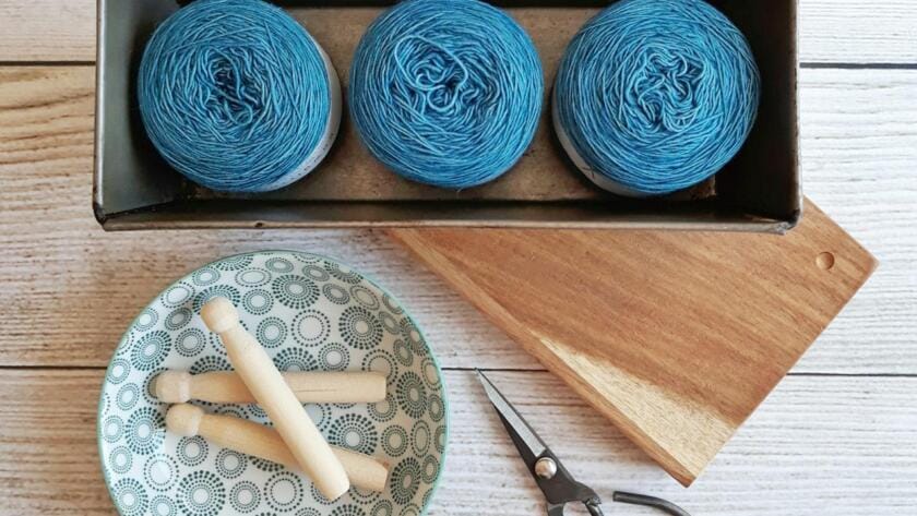 Drie blauwe garendraden